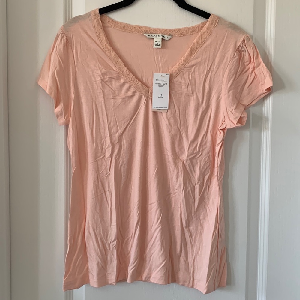 NWT BANANA REPUBLIC Pink Lace Detail V-neck Short Sleeves Top Size MP